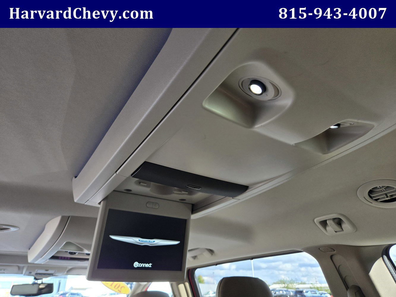 2015 Chrysler Town & Country Limited Platinum photo 23