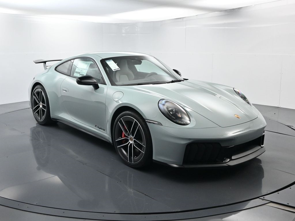 2026 Porsche 911 GTS photo 16