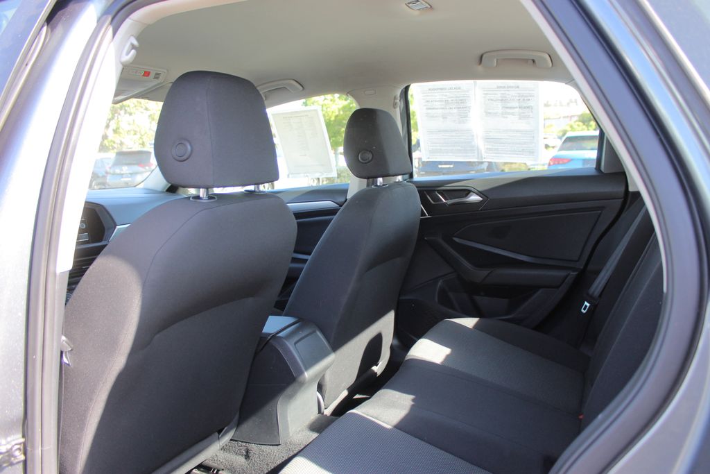 2021 Volkswagen Jetta SE R-Line photo 10