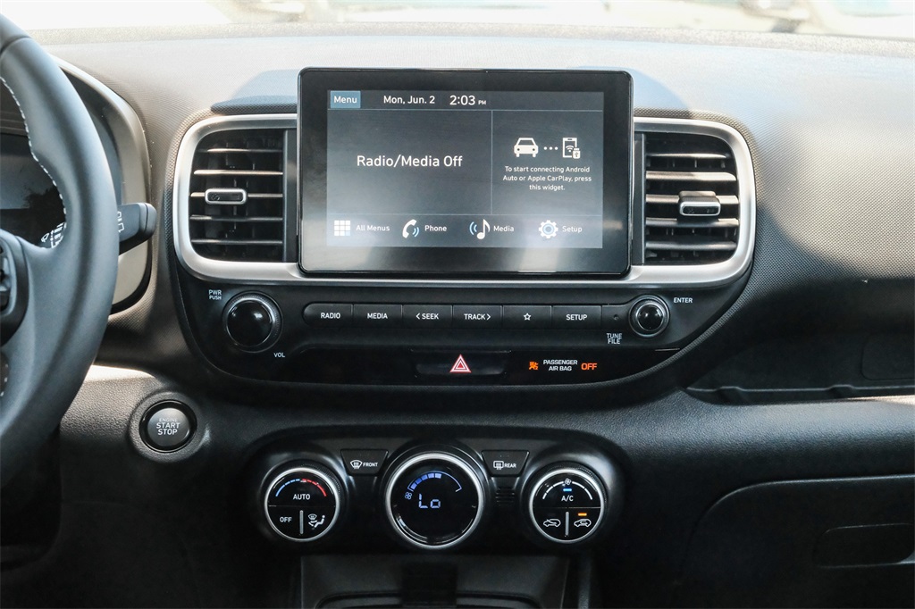 2025 Hyundai Venue SEL photo 16