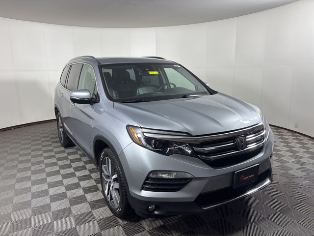2018 Honda Pilot Elite's photo