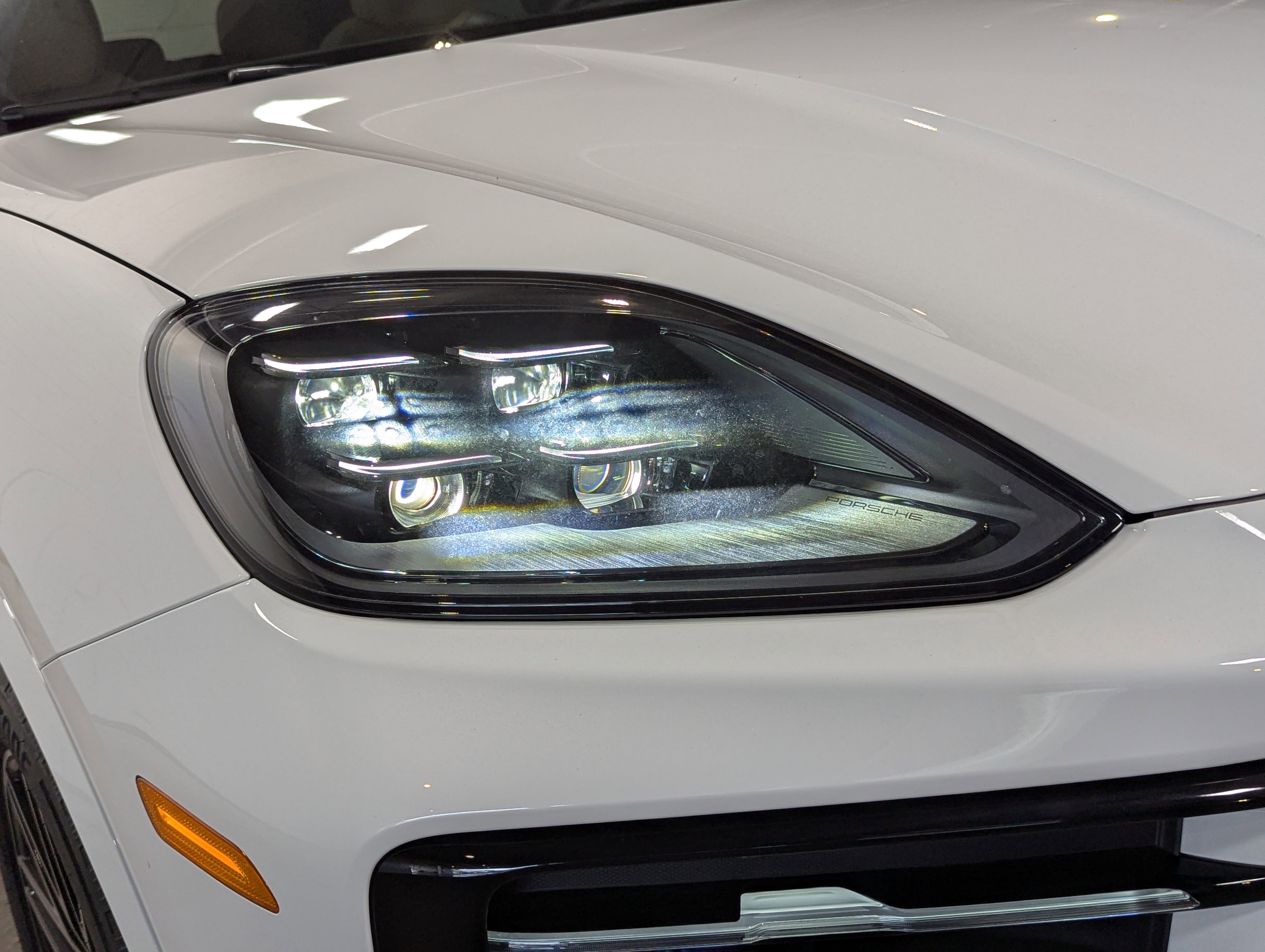 2025 Porsche Cayenne E-Hybrid photo 3