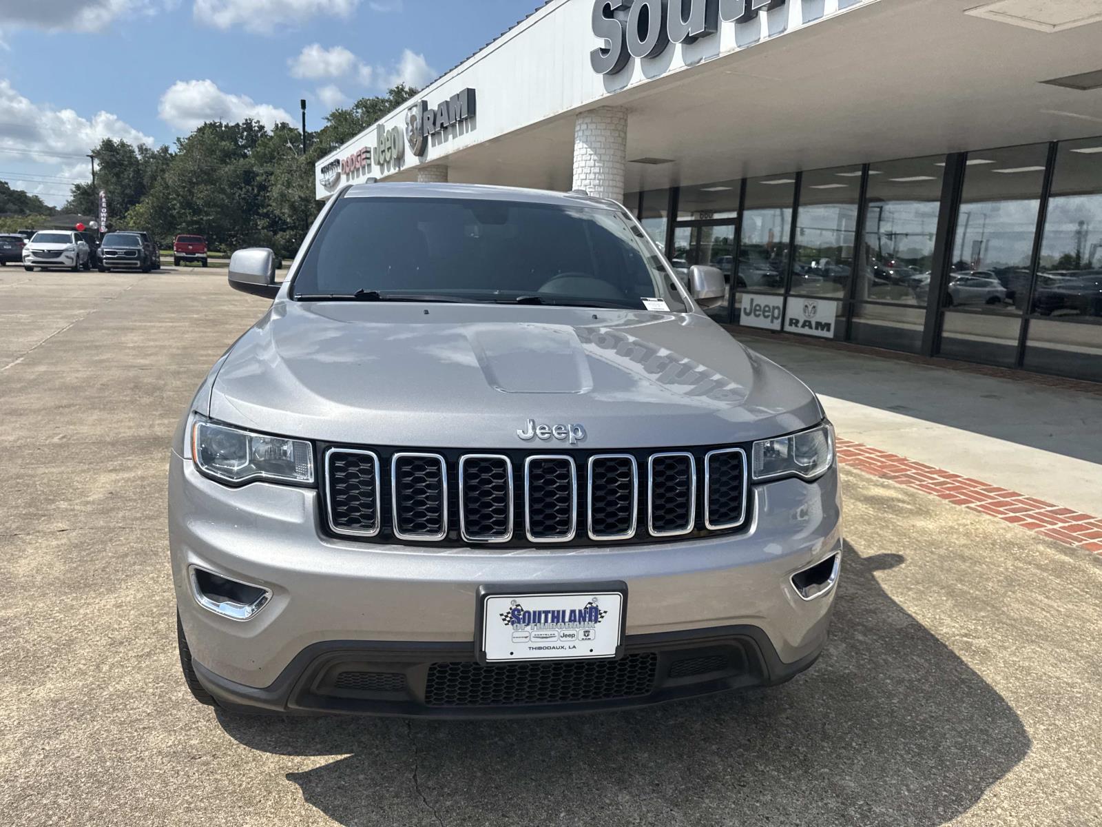 2018 Jeep Grand Cherokee Laredo E photo 2