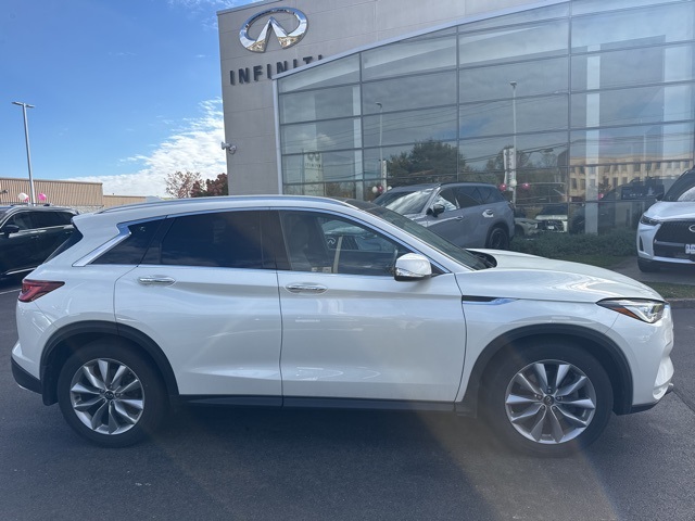 2022 Infiniti QX50 Luxe photo 3