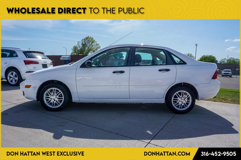Used 2006 Cloud 9 White Clearcoat Ford ZX4 image 2