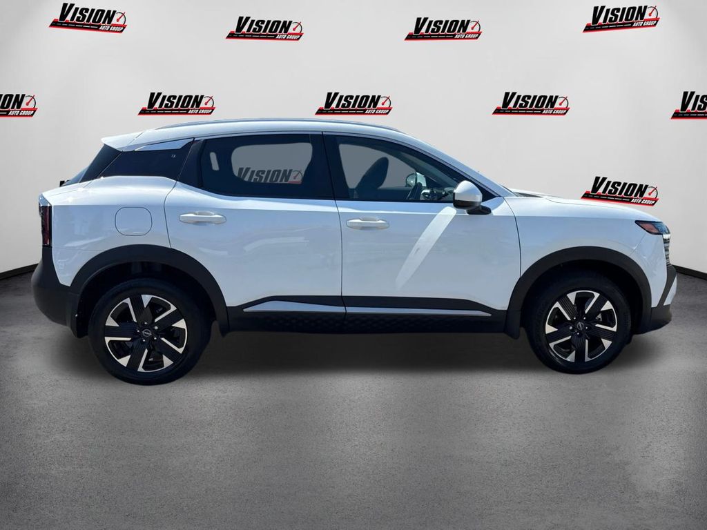 2025 Nissan Kicks SV photo 4