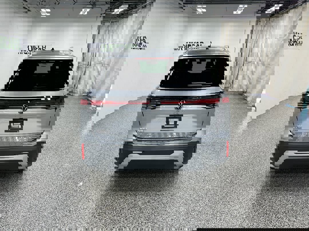 2025 Volkswagen Tiguan SE photo 3