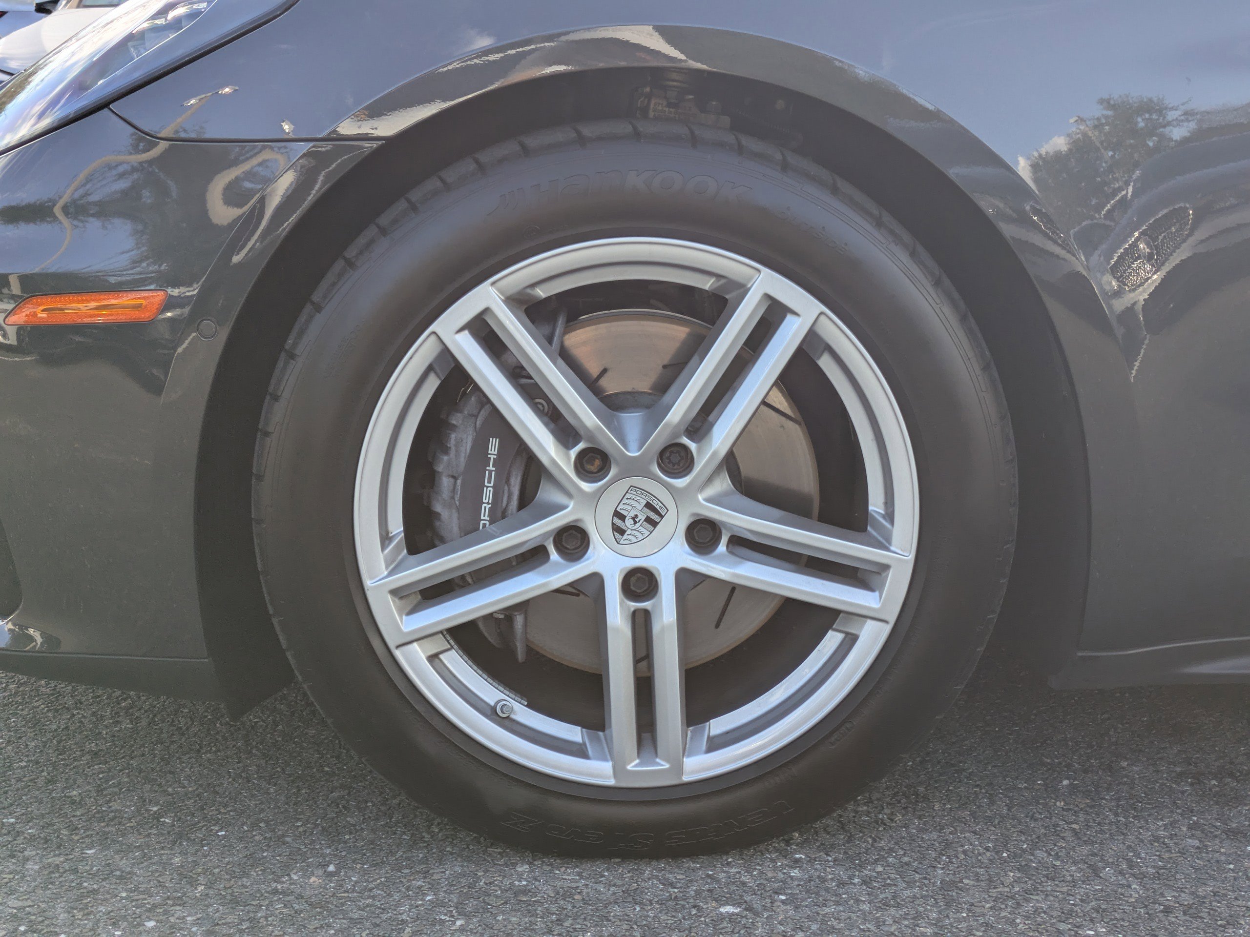 2025 Porsche Panamera 4 photo 3