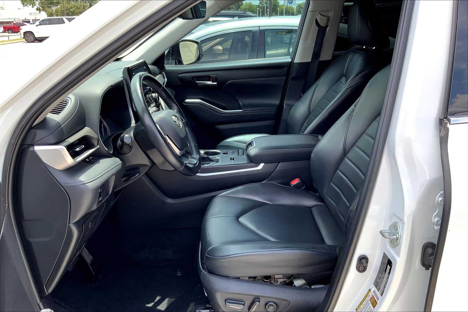 2022 Toyota Highlander XLE photo 7