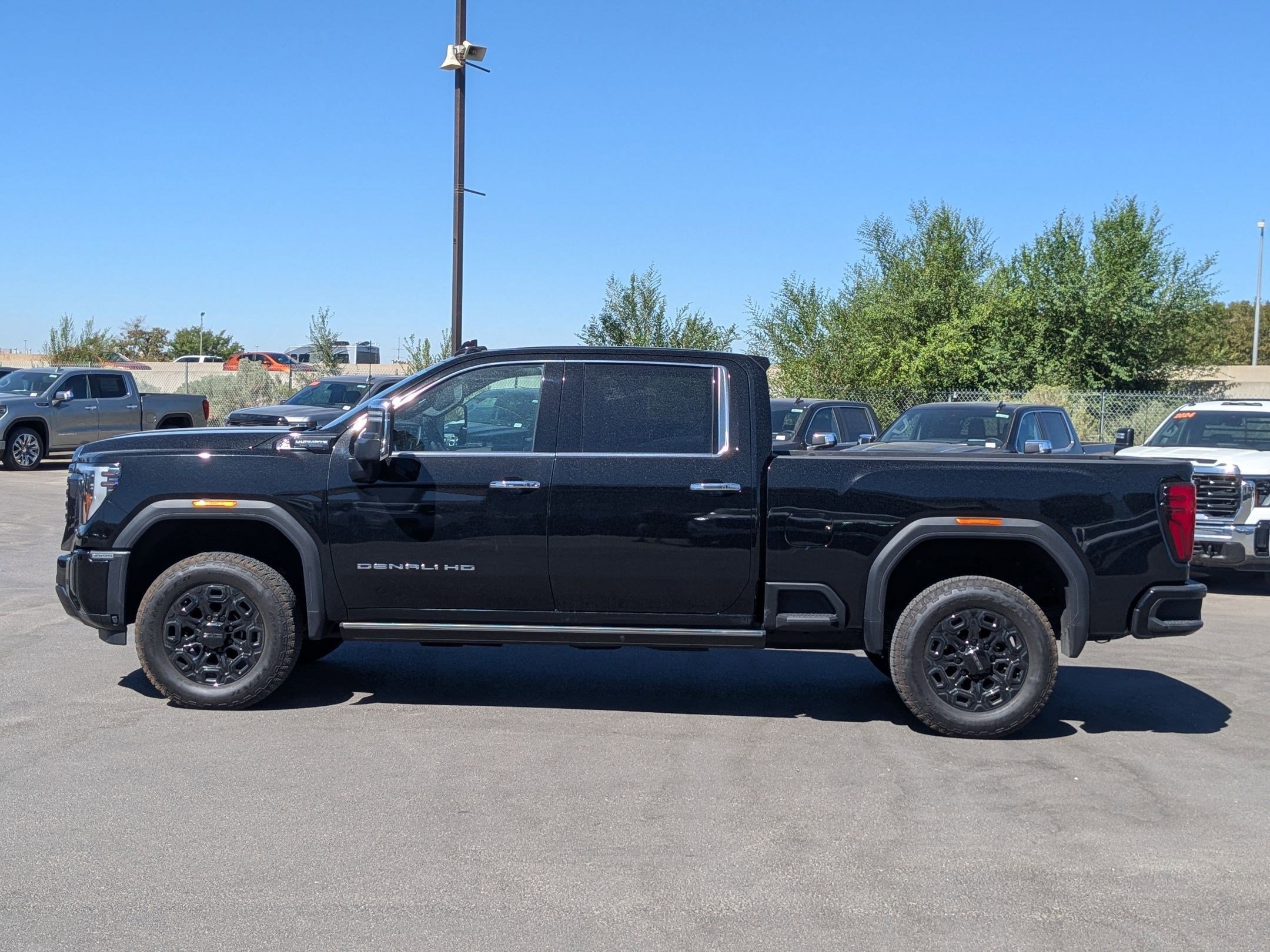 2024 Gmc Sierra 3500 HD Denali Ultimate photo 2
