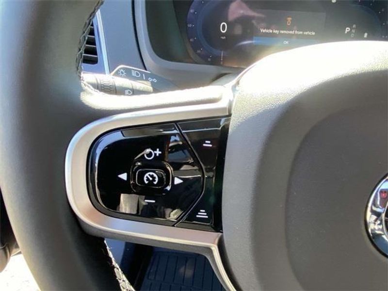 2025 Volvo XC90 AWD Plus photo 18