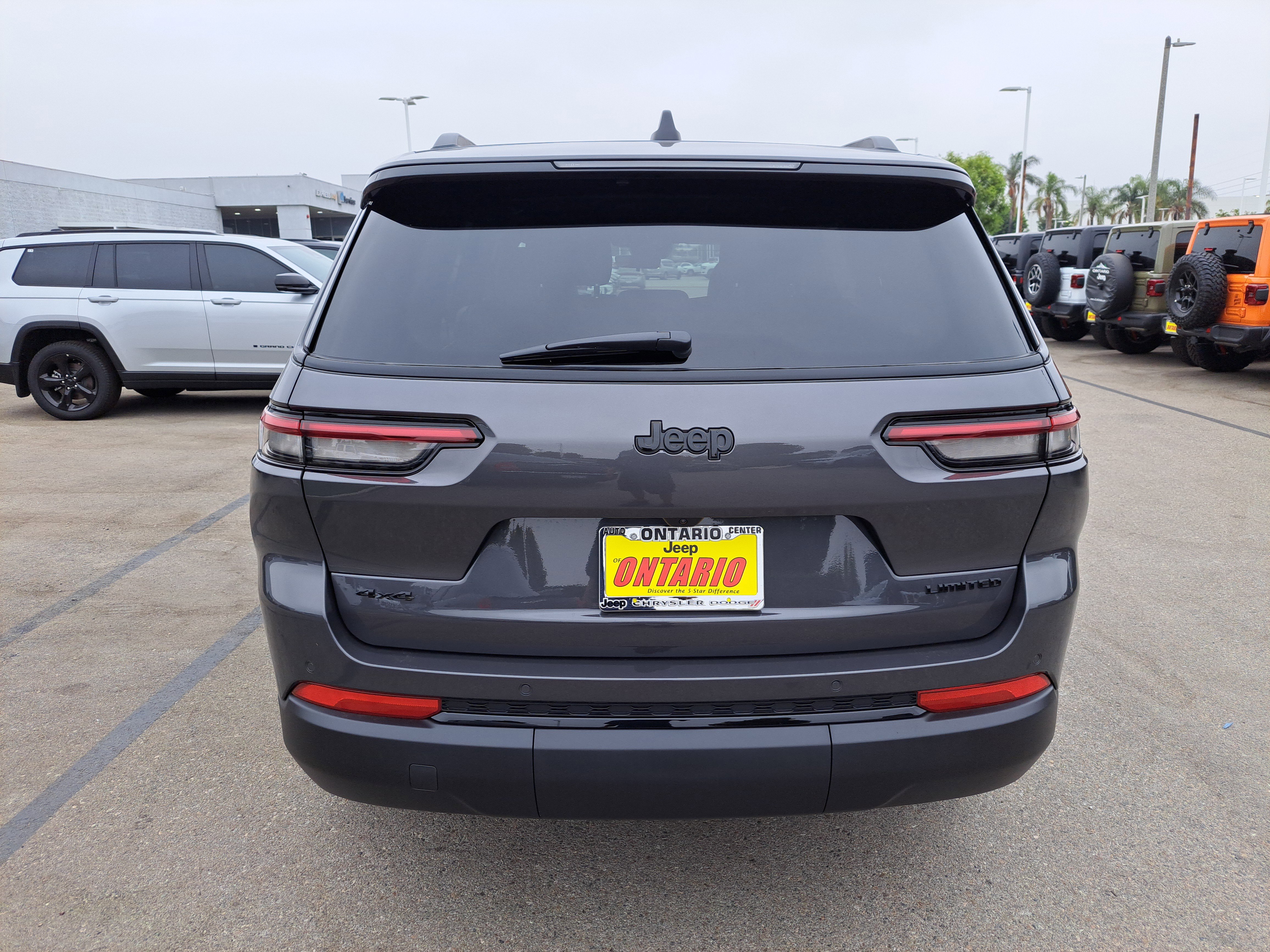 2025 Jeep Grand Cherokee Limited photo 4