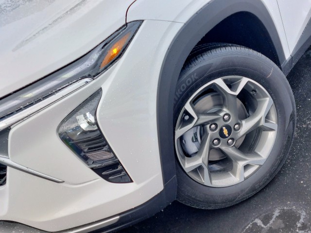2025 Chevrolet Trax LT photo 38