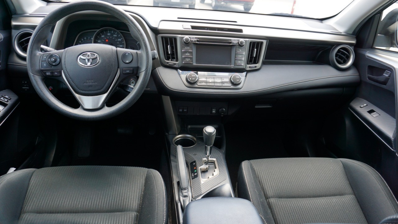 2013 Toyota RAV4 XLE photo 9