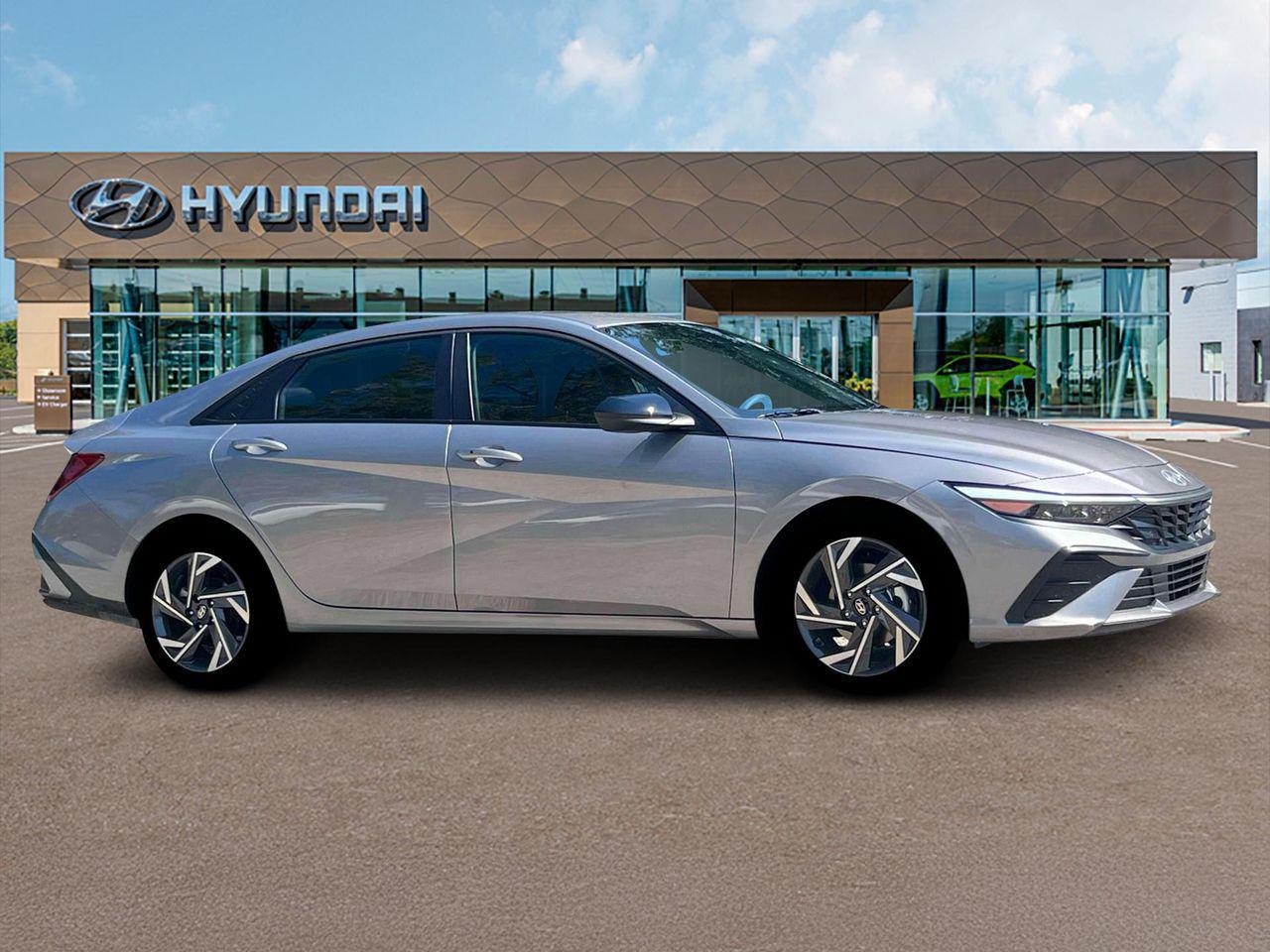 2025 Hyundai Elantra SEL Sport photo 9