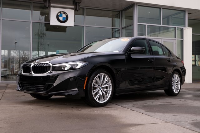 2023 BMW 3 Series 330i's photo