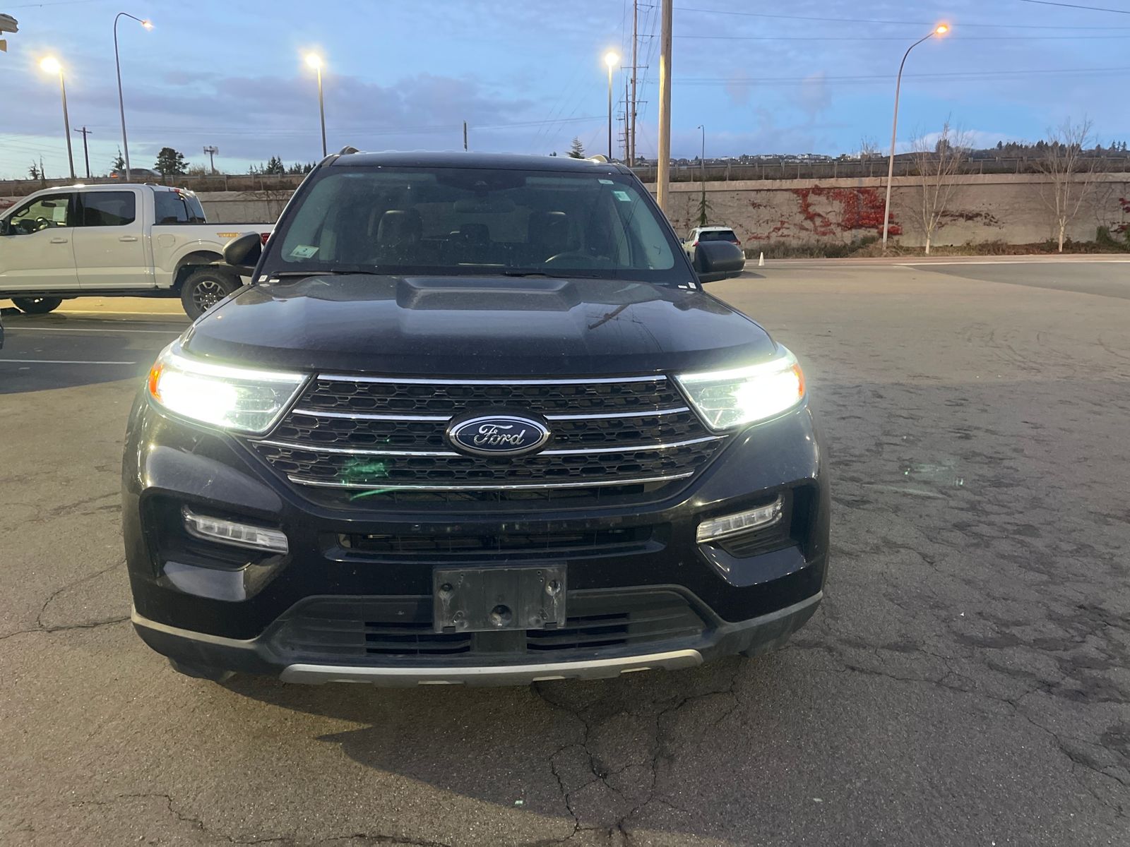 2024 Ford Explorer XLT photo 2