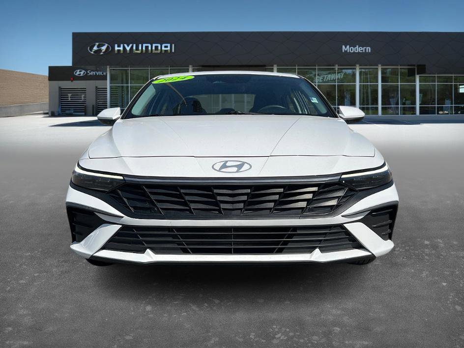 2024 Hyundai Elantra SEL photo 2