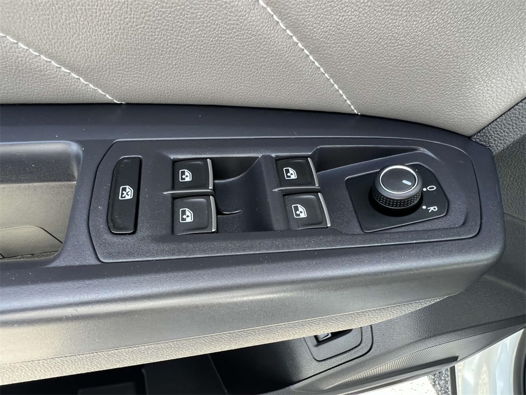 2021 Volkswagen Atlas Cross Sport SE Technology photo 17