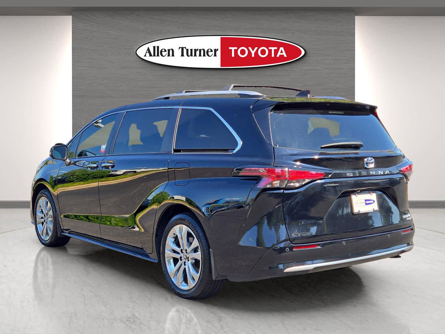 2024 Toyota Sienna Platinum photo 6