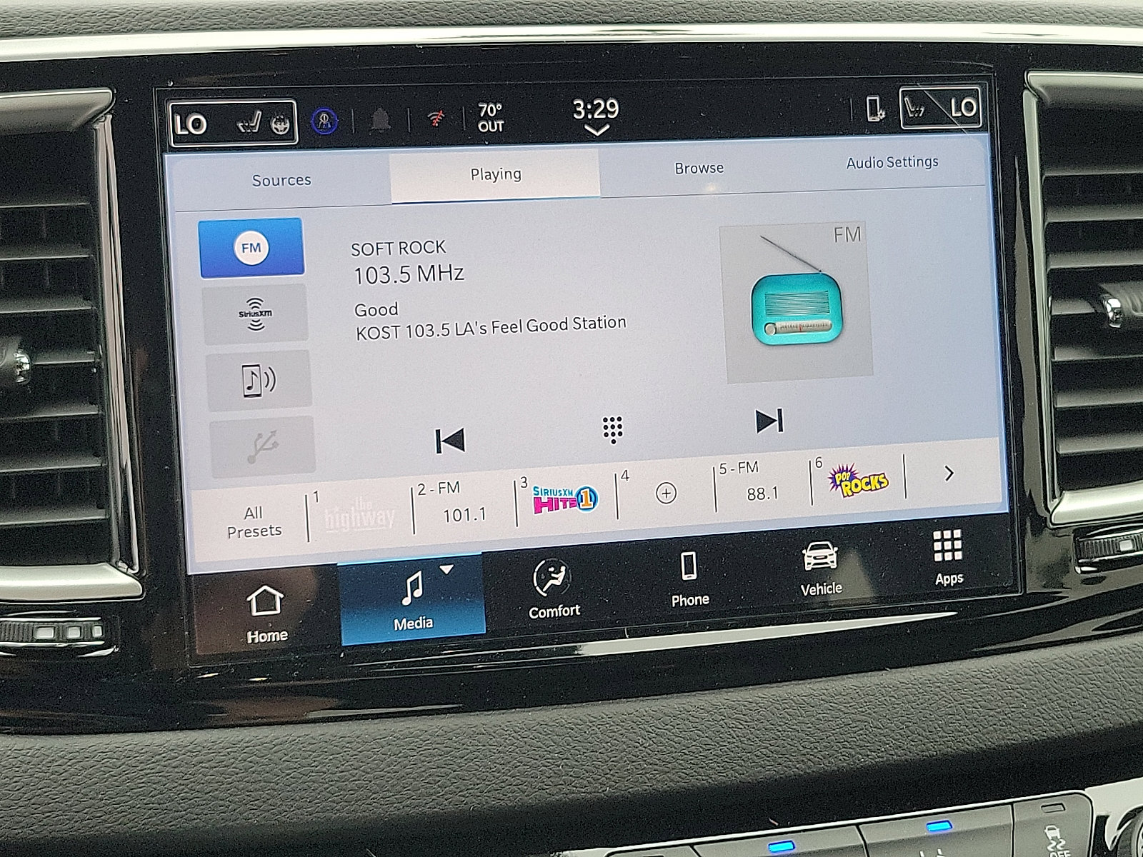 2025 Chrysler Voyager LX photo 9