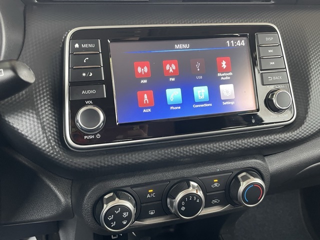 2021 Nissan Kicks S photo 12