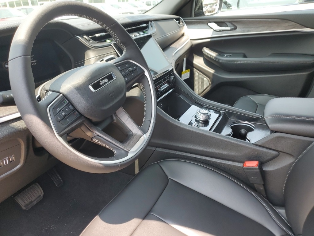 2025 Jeep Grand Cherokee Limited photo 4