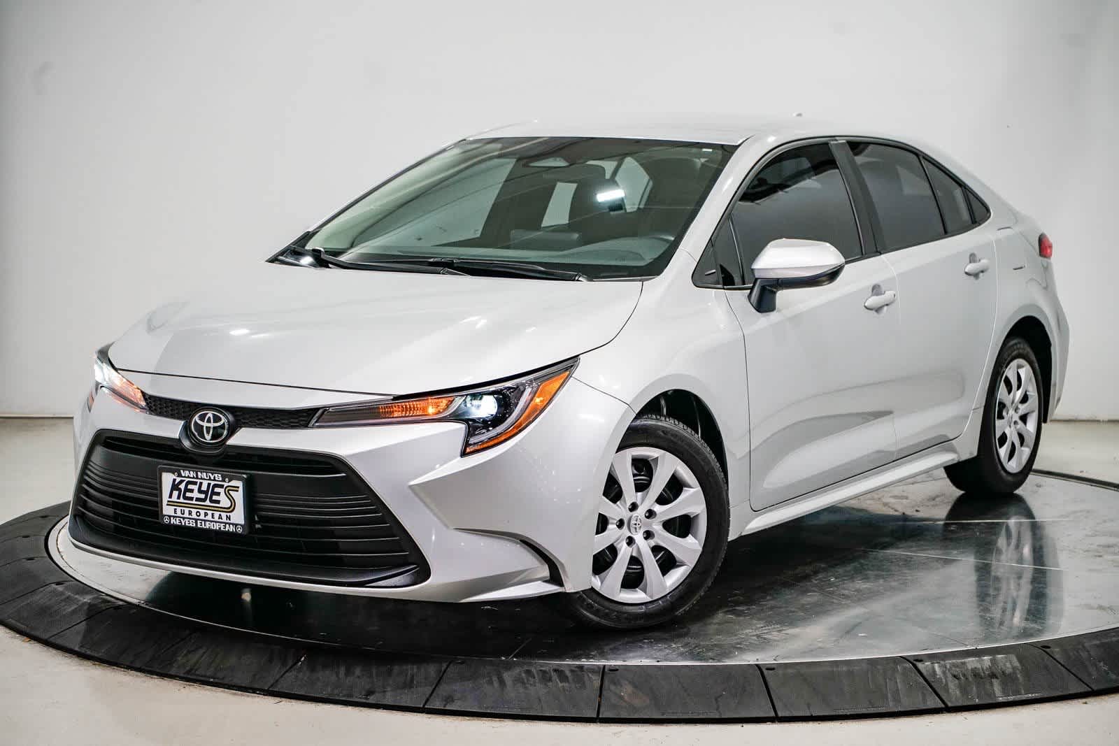 2024 Toyota Corolla LE's photo
