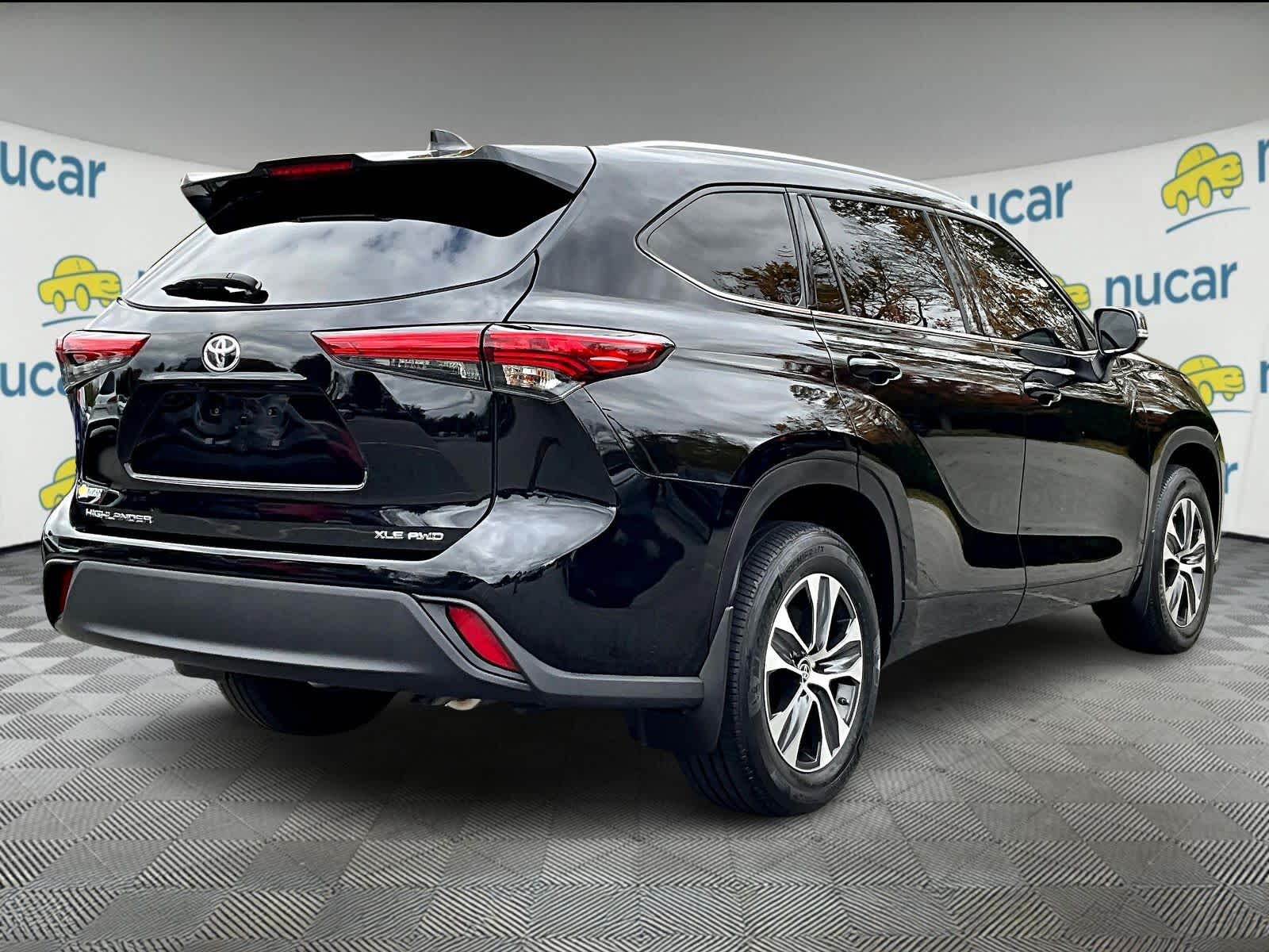 2022 Toyota Highlander XLE photo 3