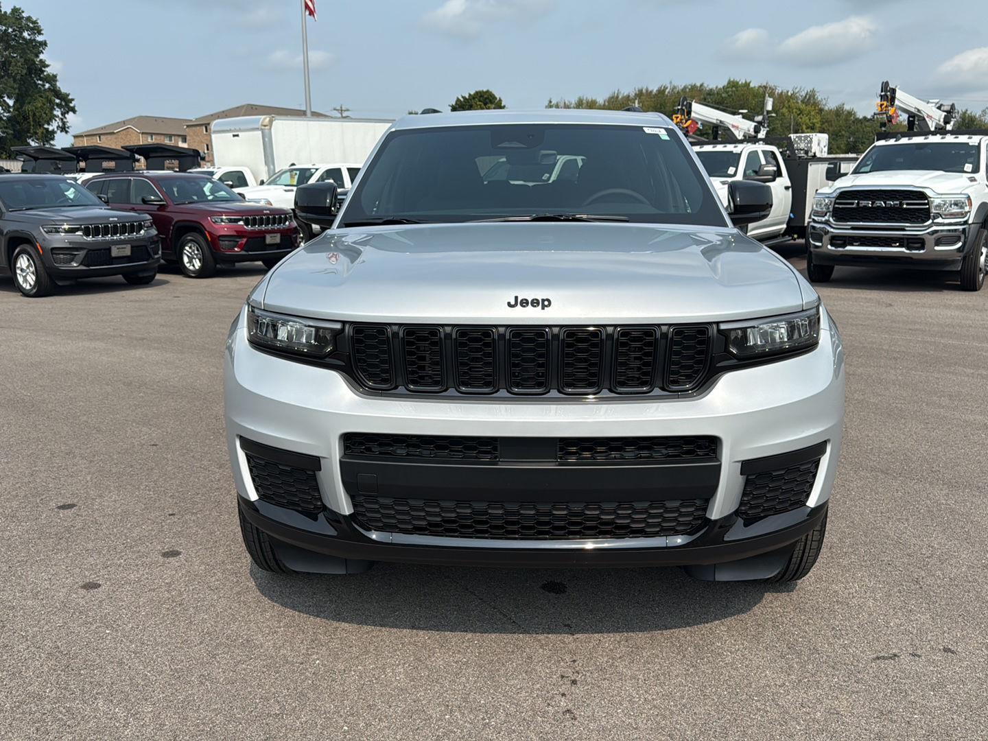 2025 Jeep Grand Cherokee Altitude photo 14