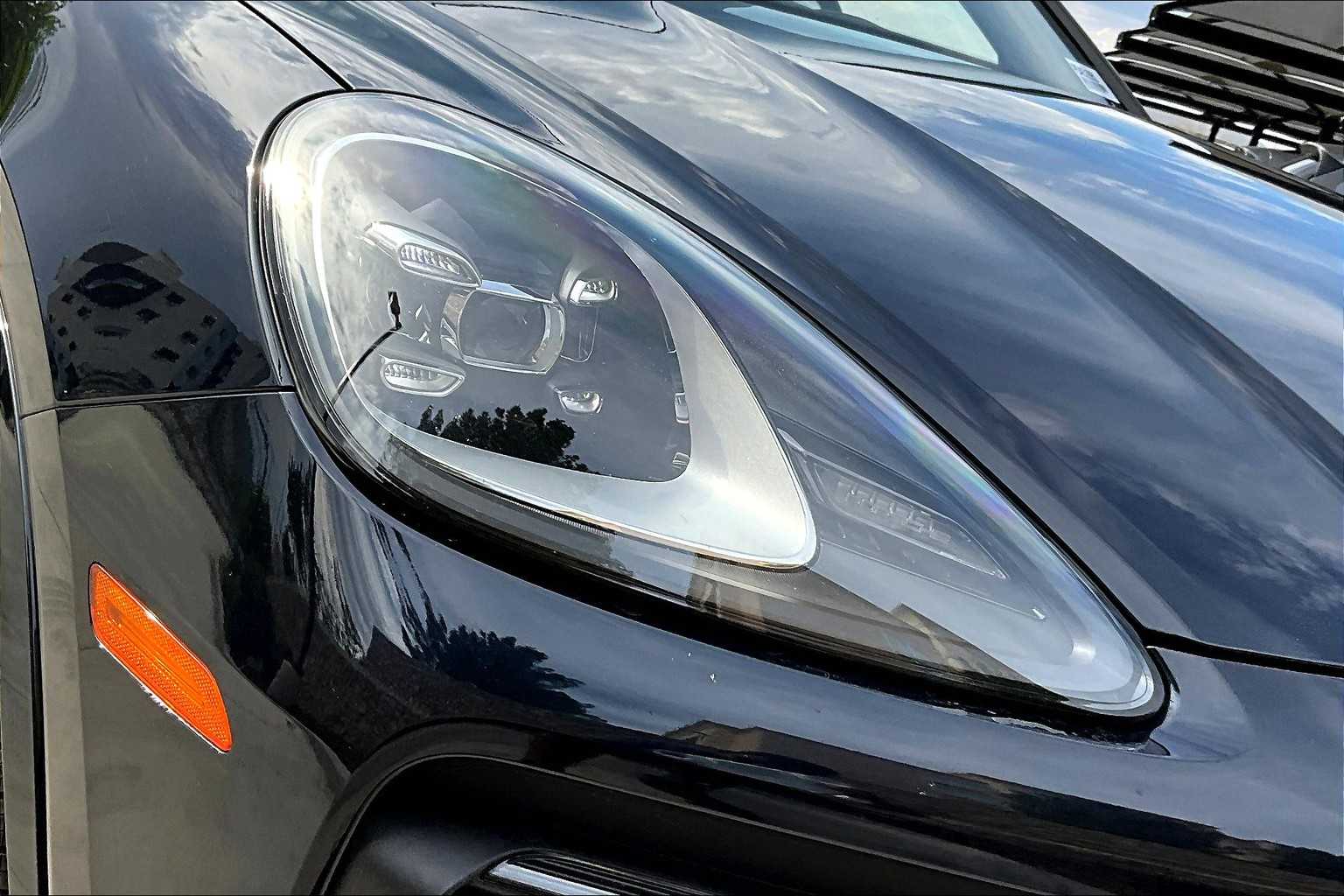 2023 Porsche Cayenne Turbo photo 11