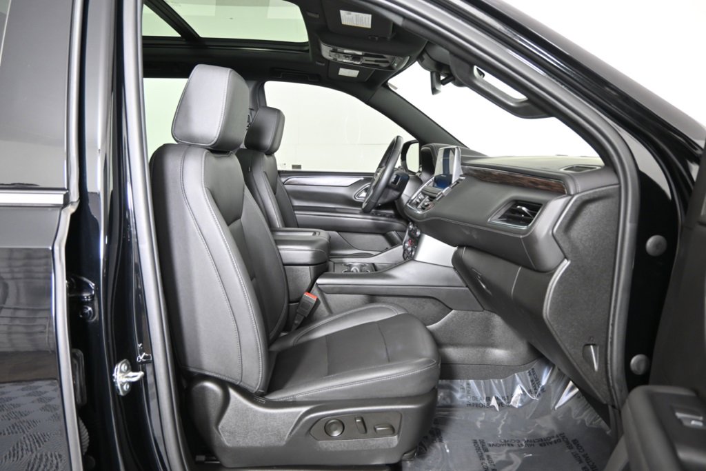 2023 Chevrolet Suburban LT photo 13