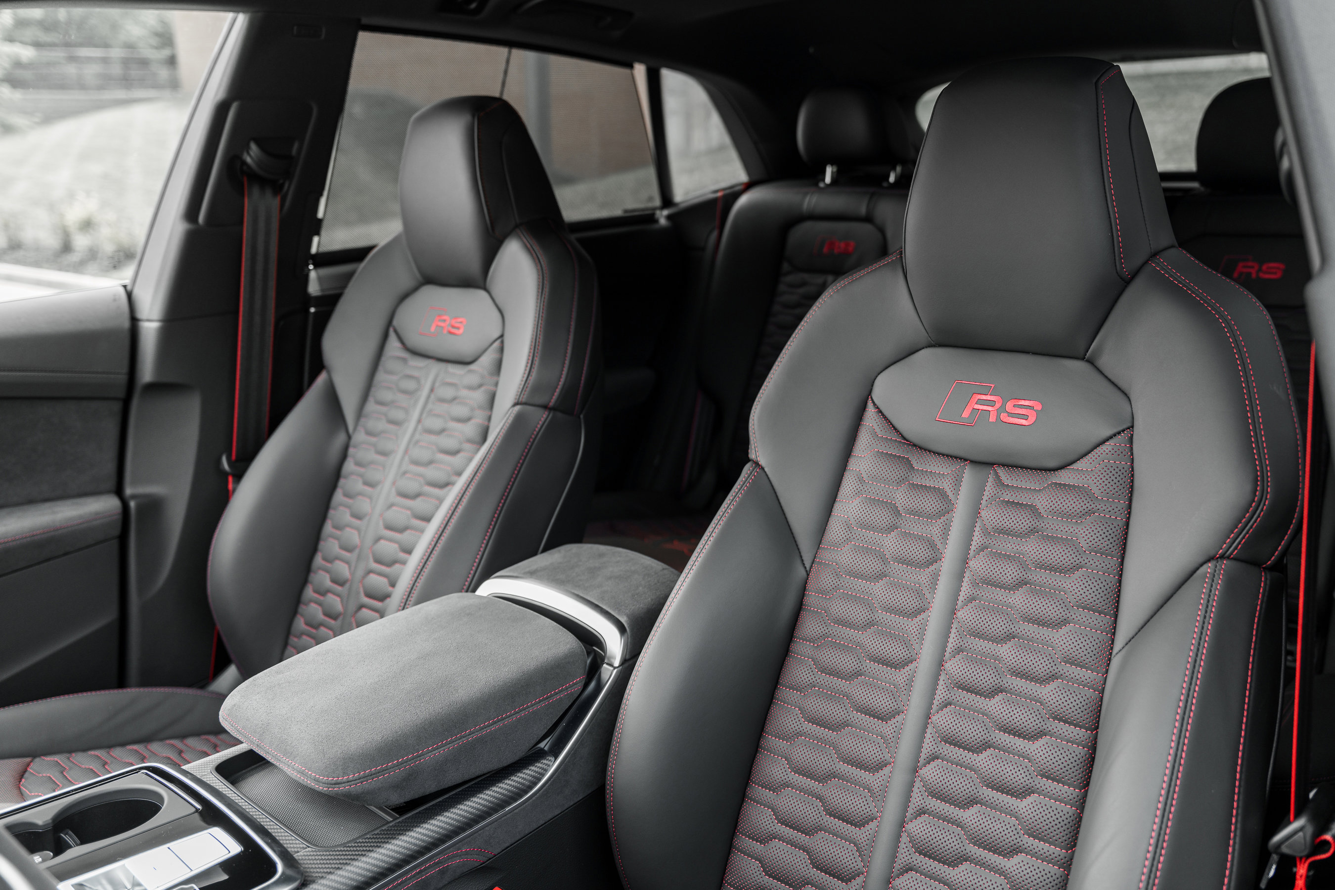 2025 Audi RS Q8 photo 17