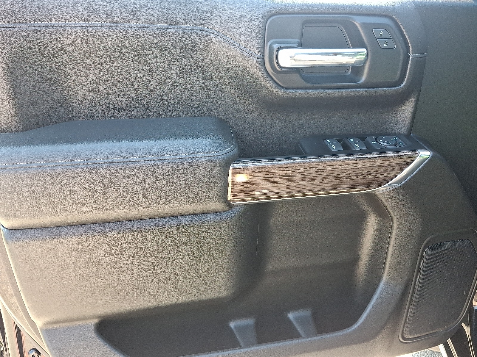 2020 Chevrolet Silverado 1500 LT photo 12