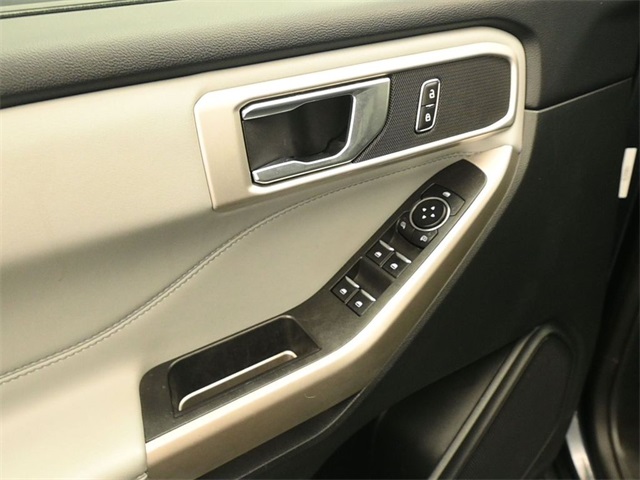2022 Ford Explorer XLT photo 9