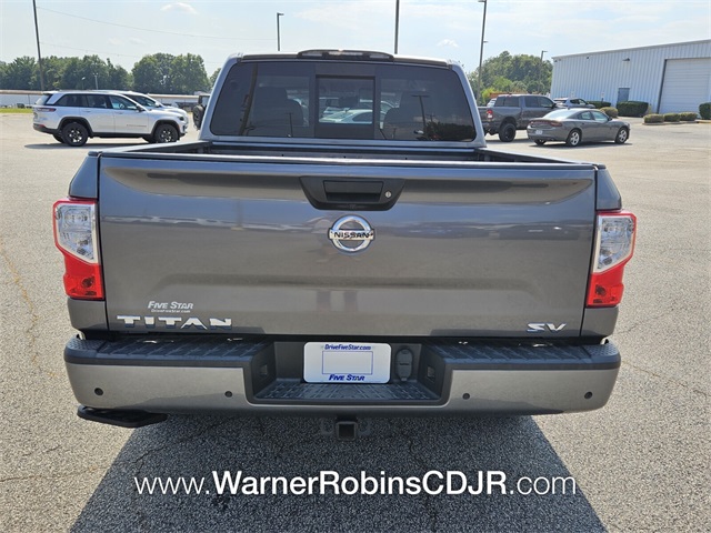 2021 Nissan Titan SV photo 10