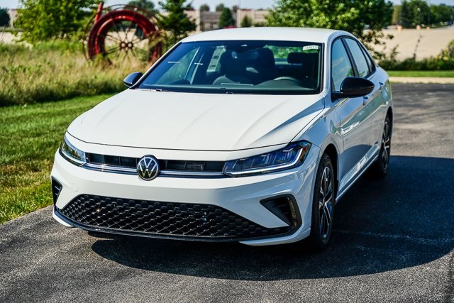 2025 Volkswagen Jetta 1.5T Sport photo 3
