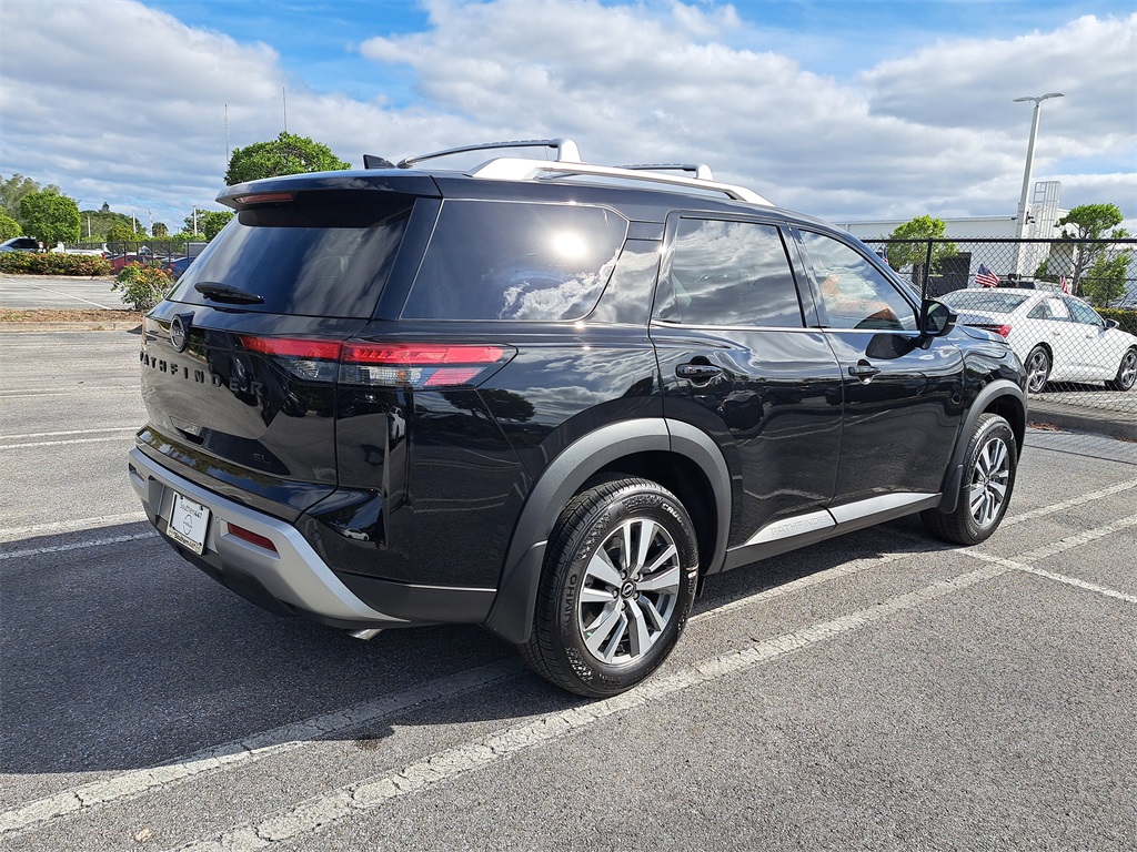 2025 Nissan Pathfinder SL photo 4
