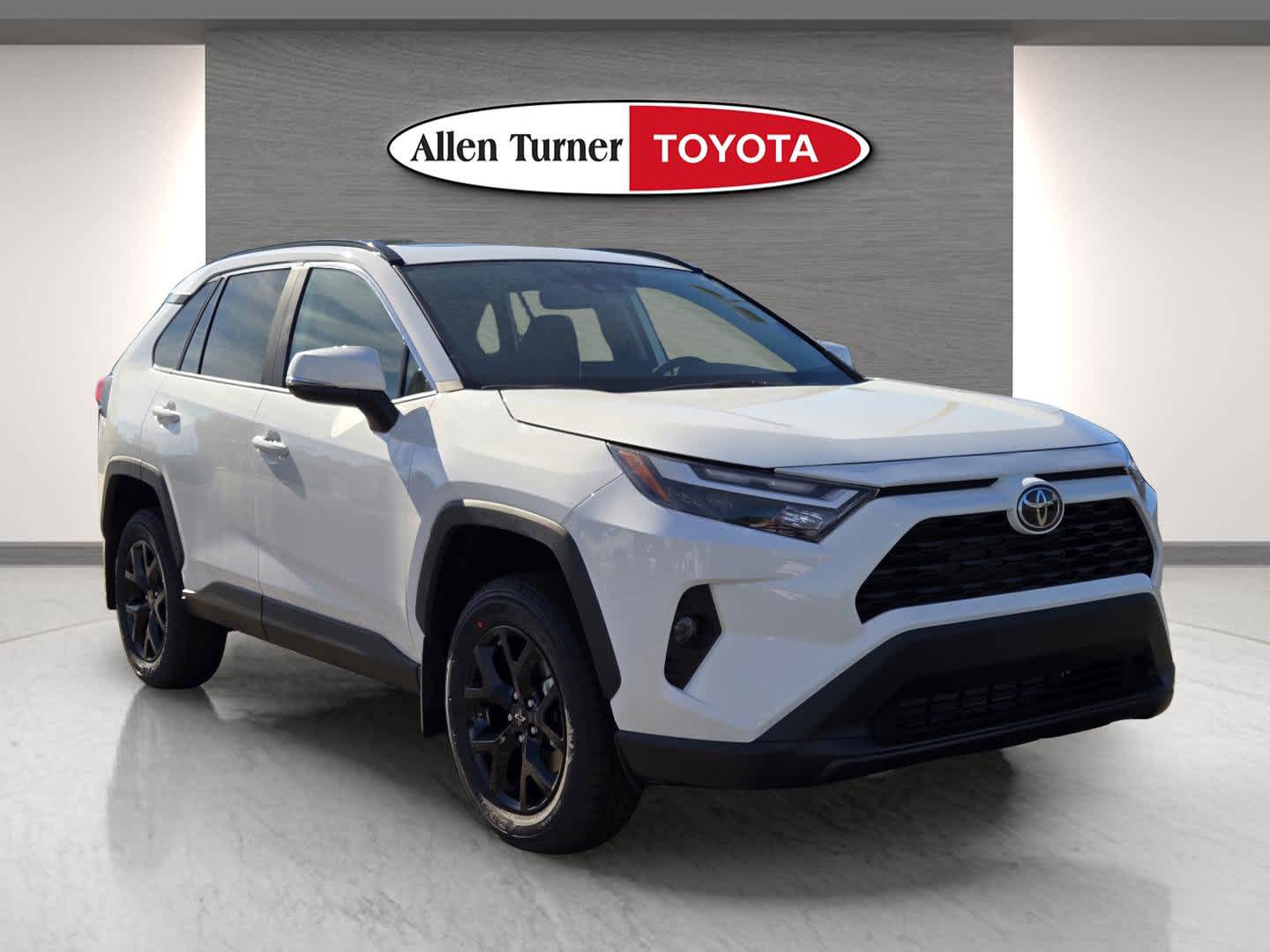 2025 Toyota RAV4 XLE's photo