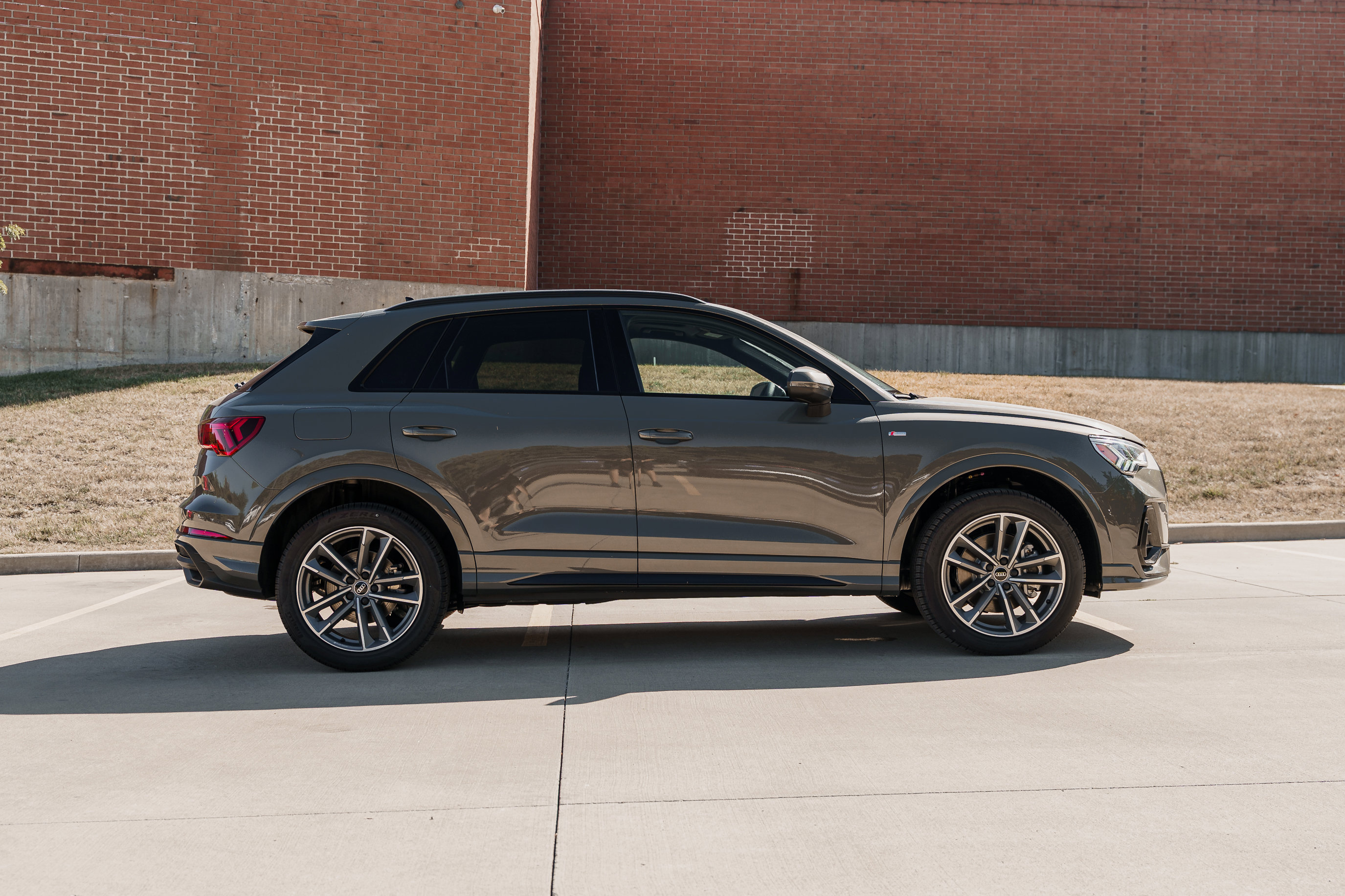 2025 Audi Q3 S line Premium photo 3