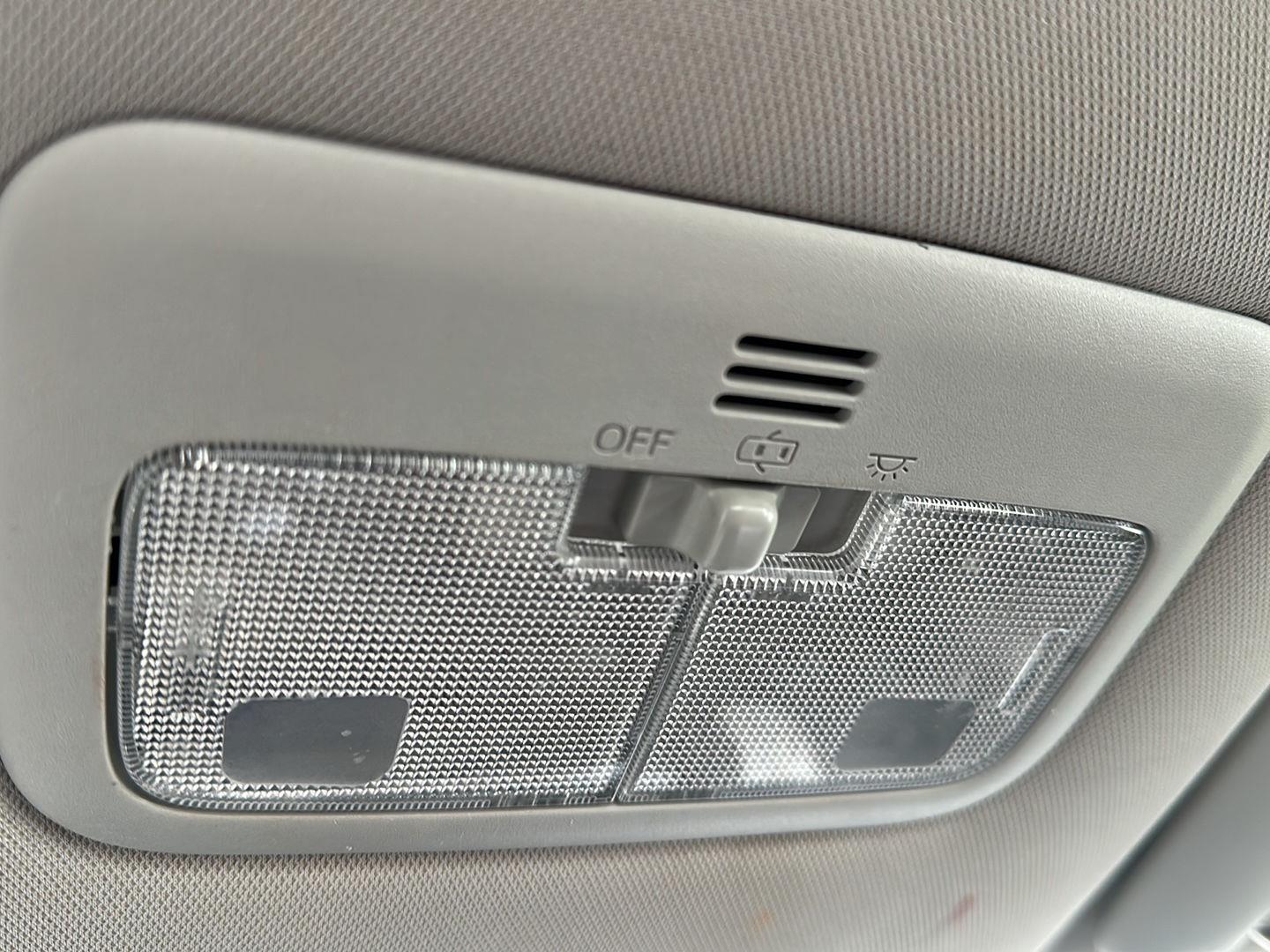 2018 Toyota Corolla SE photo 12