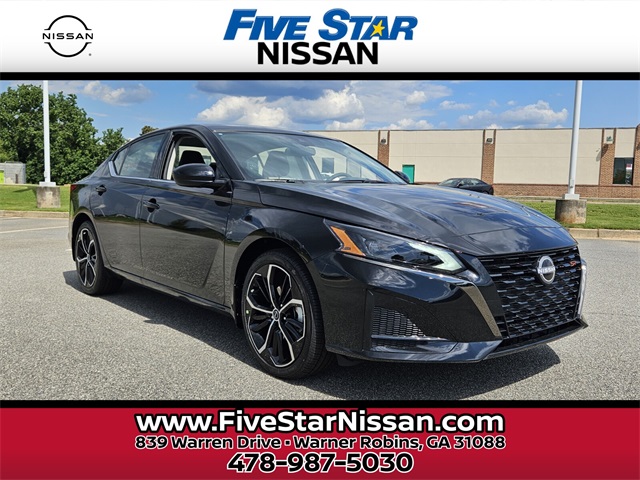 2025 Nissan Altima SR's photo