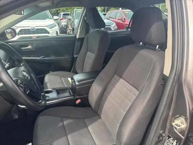 2016 Toyota Camry LE photo 3