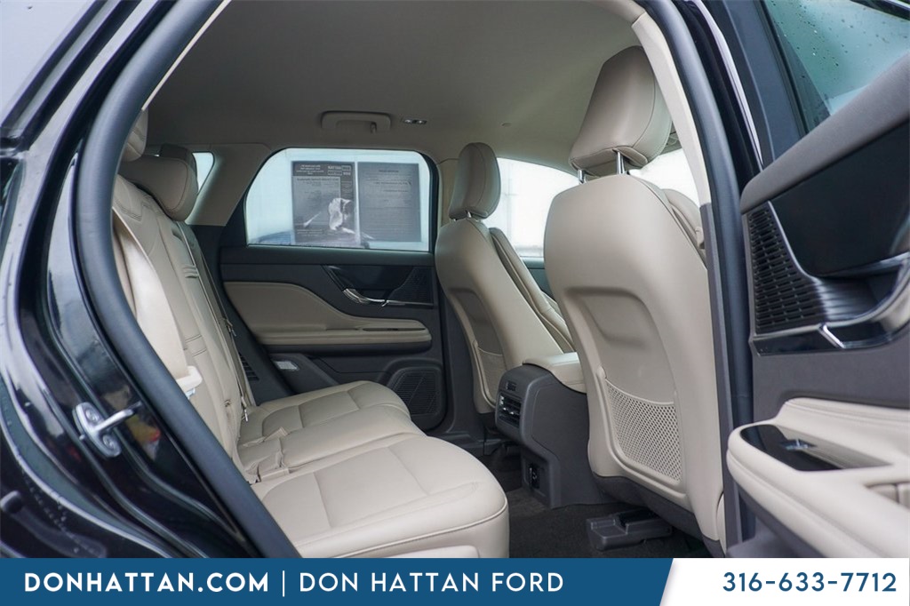 2022 Lincoln Corsair Standard photo 20