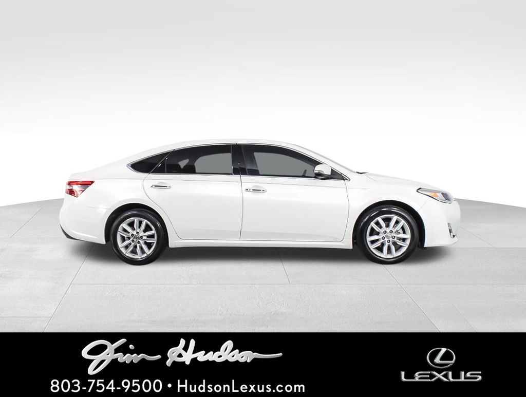 2014 Toyota Avalon XLE's photo