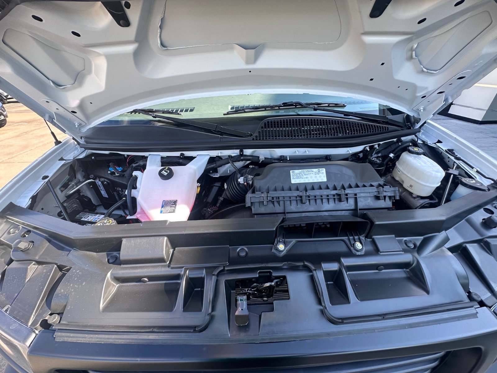 2025 Gmc Savana Cargo 2500 photo 15