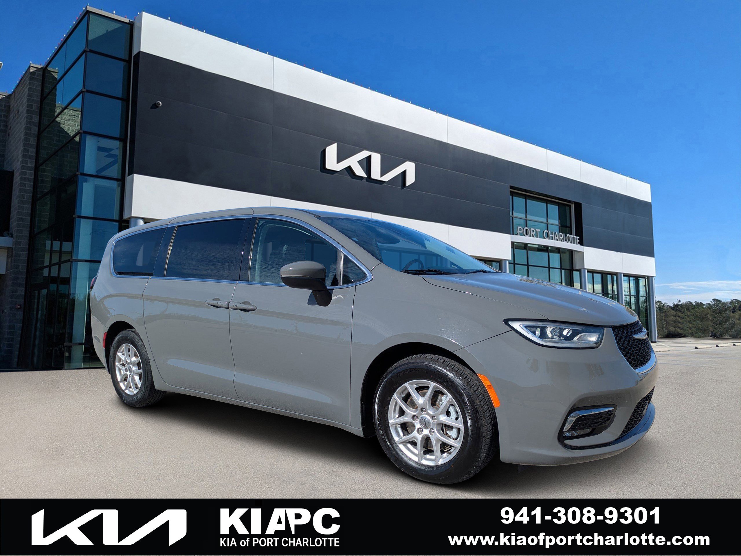 2023 Chrysler Pacifica Touring L