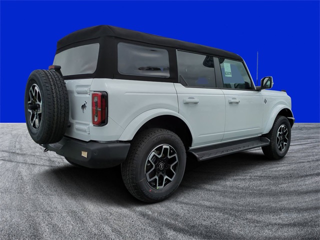 2025 Ford Bronco Outer Banks photo 3