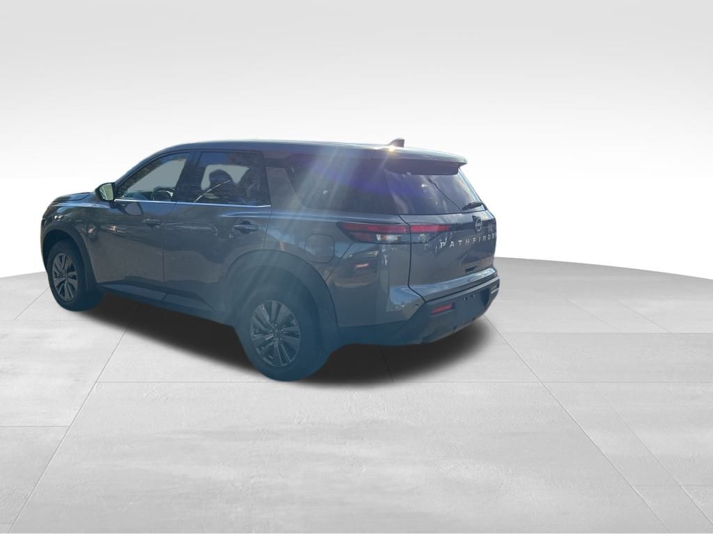 2025 Nissan Pathfinder S photo 2