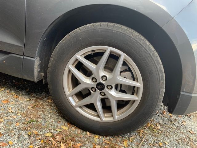 2024 Ford Edge SEL photo 9
